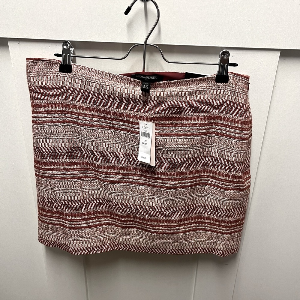 NEW Banana republic skirt with gorgeous knit design size 12P